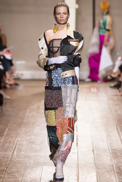 Look 19